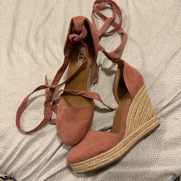 Pink heels - Picture 2 of 3